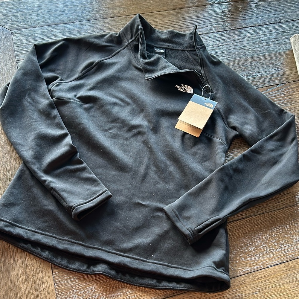 New with tags North Face black medium Pullover